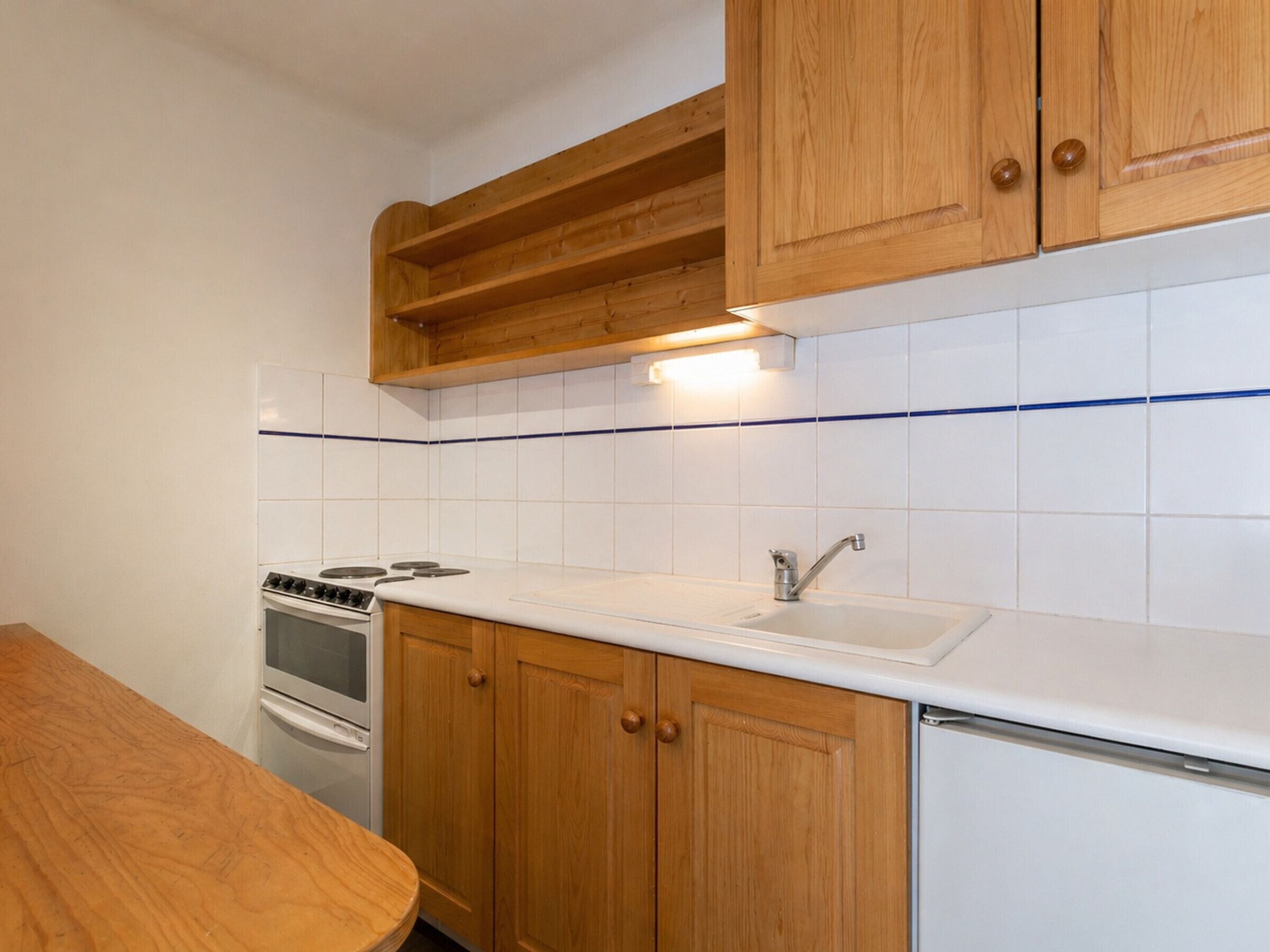 Fridge, microwave, dishwasher, coffee/tea maker