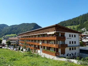 Exterior - 2** Apartment for 6, South, near slopes and shops (La Clusaz)