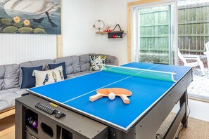 Game room - Laurel Reef | Pet Friendly, Charming Home! (Tybee Island)