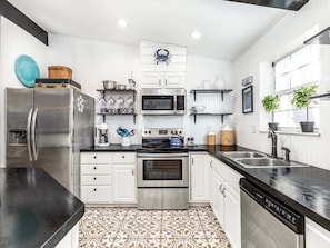 Fridge, microwave, stovetop, dishwasher