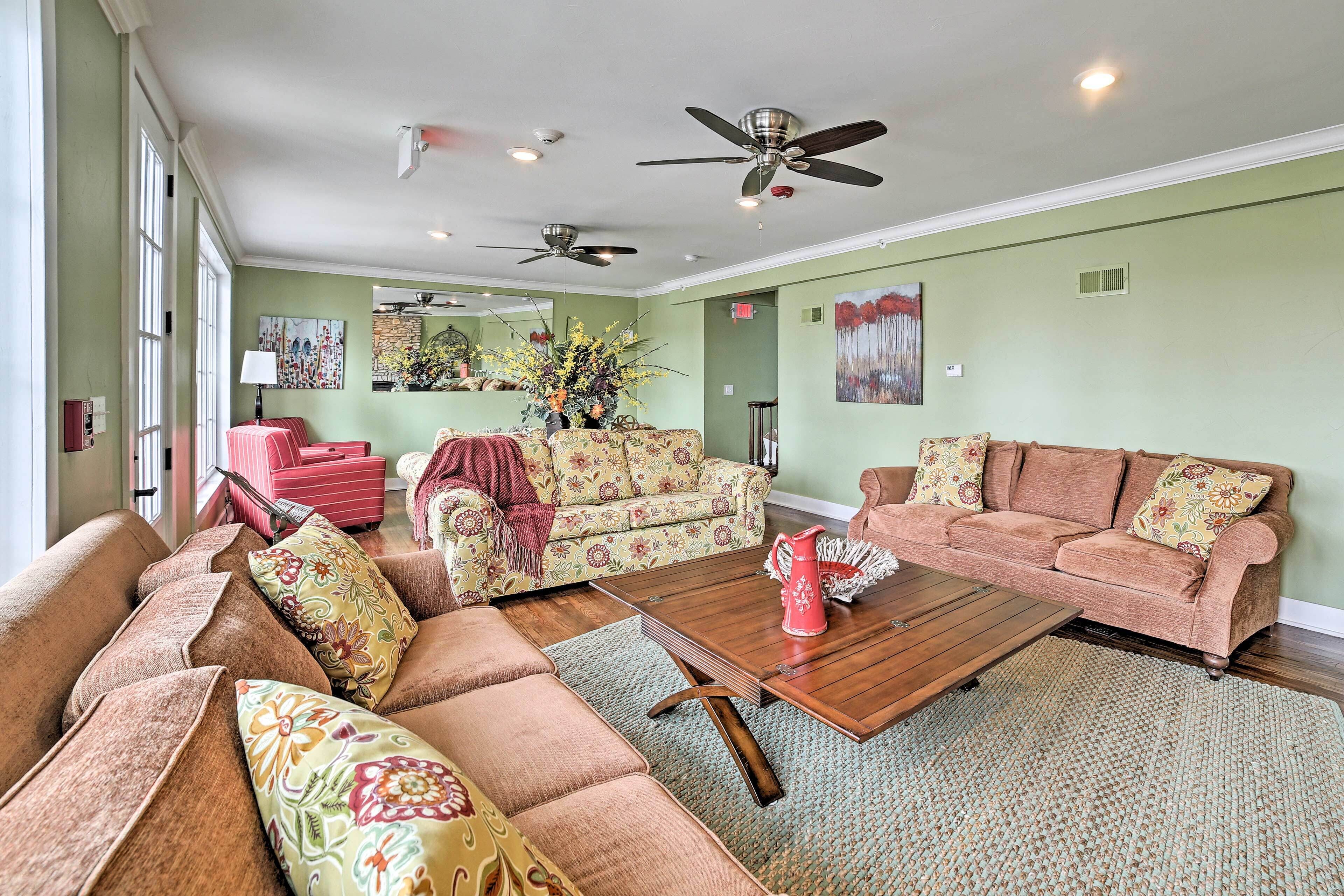 Downtown Branson Home w/ Pool Mins to The Landing!