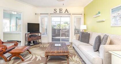 Ensisijainen sijainti! Vain 20 jaardia rannalta, lemmikkieläinystävällinen, hissi ja parveke w / osittainen merinäköala