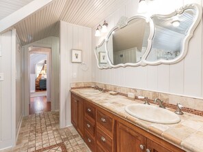 Hair dryer, towels - Ocean Oasis | Historic Oceanfront Home! (Tybee Island)