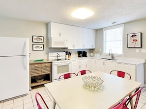 Fridge, microwave, stovetop, dishwasher