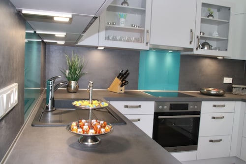 Luxushaus, Kamin, Whirpool, Sauna, Spielzimmer, Strandkorb, Garten, 8 Erw & Baby