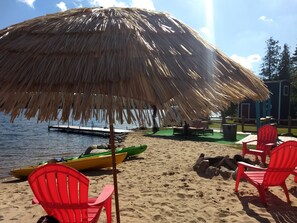 On the beach, sun-loungers, beach towels - LAKE CABIN Stocked, Firepit, Wifi, King Bed, Smart TVs, tiki bar, hammock PET (Harrison)