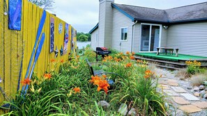 Property grounds - LAKE CABIN Stocked, Firepit, Wifi, King Bed, Smart TVs, tiki bar, hammock PET (Harrison)