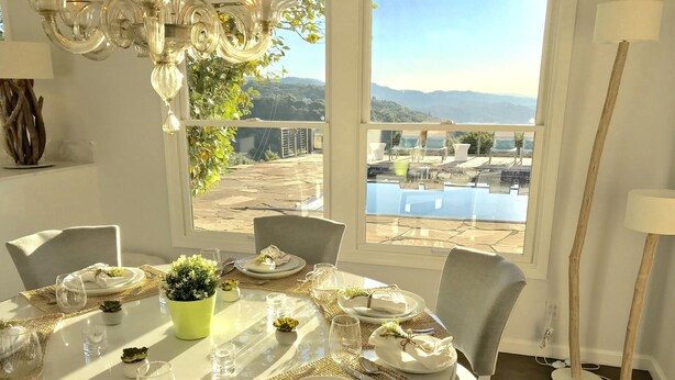 A dining area with a table set for four, overlooking a pool and mountains. - Spa-like Estate, Wine Country Getaway, above the Sonoma Square, Amazing Views (Sonoma)