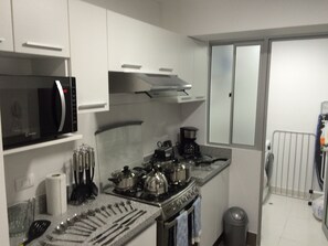 Micro-ondes, lave-vaisselle, cafetiĂšre/bouilloire