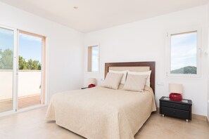 4 Schlafzimmer, Bügeleisen/Bügelbrett, kostenloses WLAN, Bettwäsche