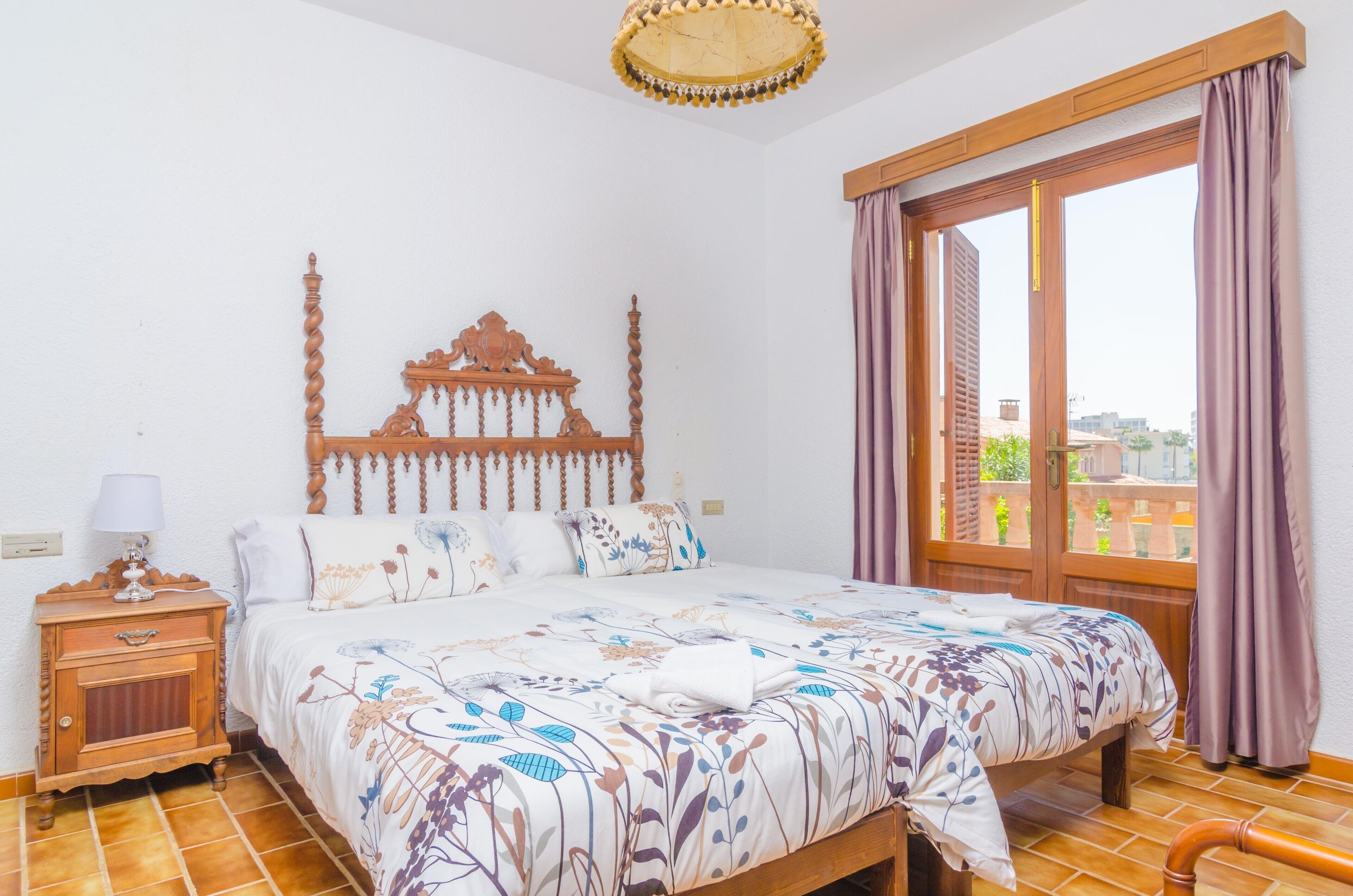 4 bedrooms, iron/ironing board, free WiFi, bed sheets