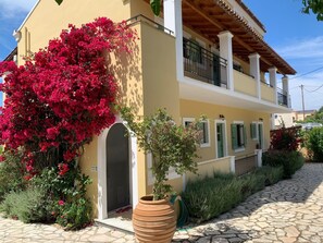 المنشأة من الخارج