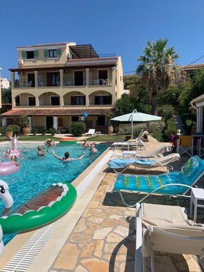 Outdoor pool - Villa Eleni Corfu: Seaview, Pool, Sleeps 10-20, Near Beach & Village! 🌊🏡 (Acharavi)