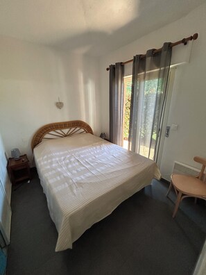 2 chambres, fer et planche à repasser, Wi-Fi, draps fournis