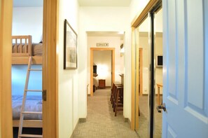3 chambres, fer et planche à repasser, Wi-Fi gratuit, draps fournis