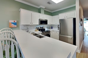 Coffee/tea maker, fridge, microwave, oven