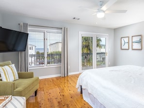 4 bedrooms, iron/ironing board, internet, bed sheets