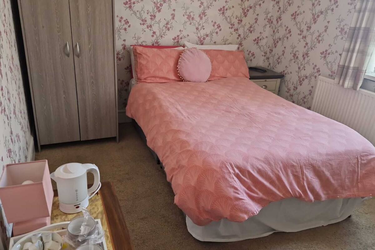 Standard Double Room | Desk, free WiFi, bed sheets