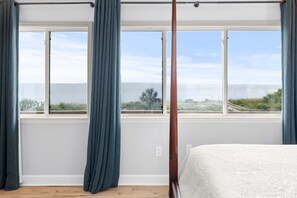 4 bedrooms, iron/ironing board, internet, bed sheets