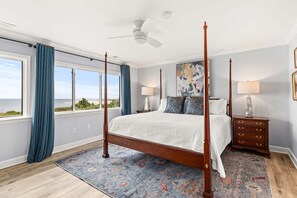 4 bedrooms, iron/ironing board, internet, bed sheets