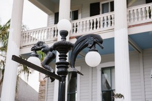 Exterior detail - Carr Mansion (Galveston)