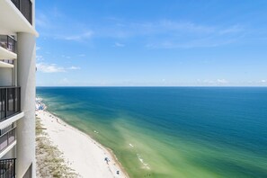 På stranden