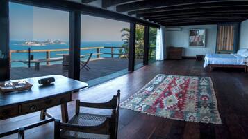 Loft Tom Jobim | Minibar, in-room safe, blackout drapes, iron/ironing board (on request)
