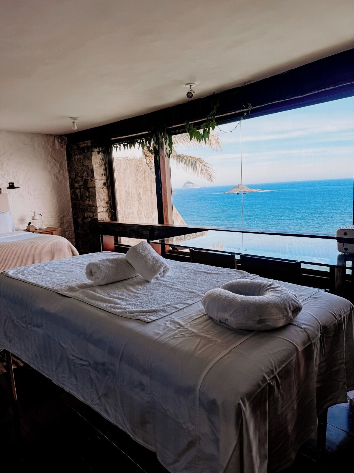 Studio Zanine | Frigobar, cofres nos quartos, cortinas blackout