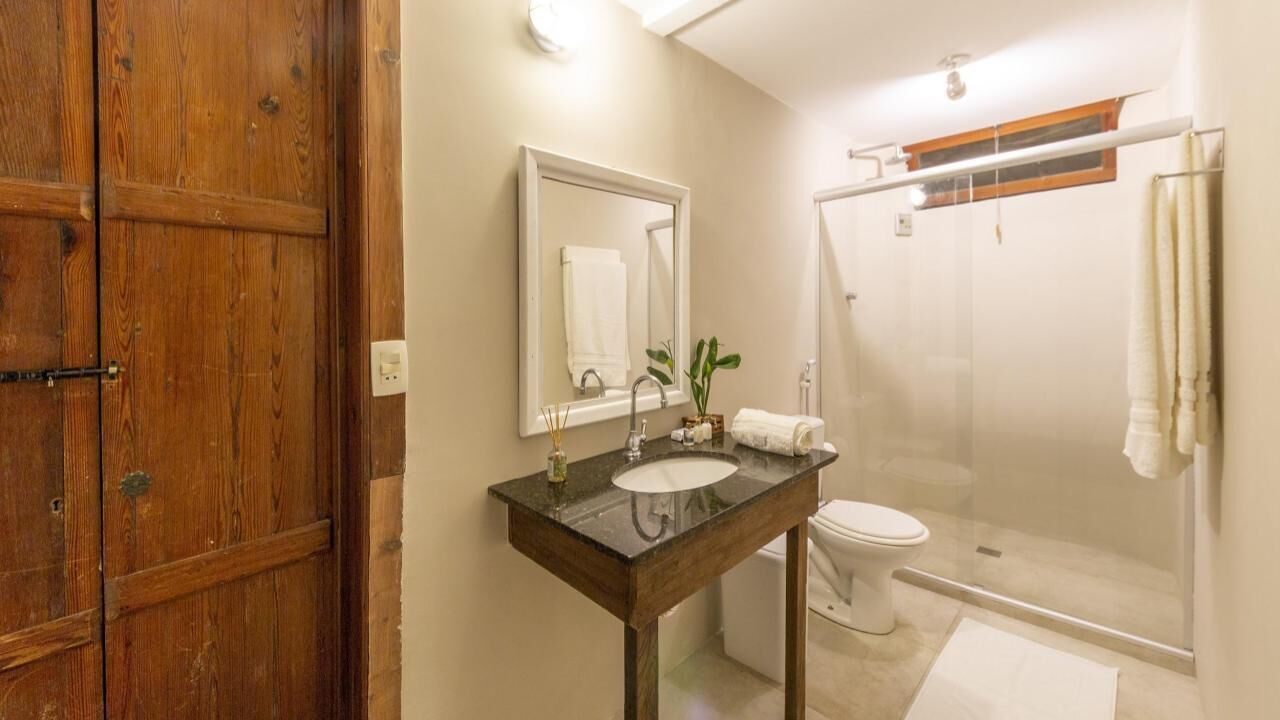 suite bethania | bathroom | shower, towels