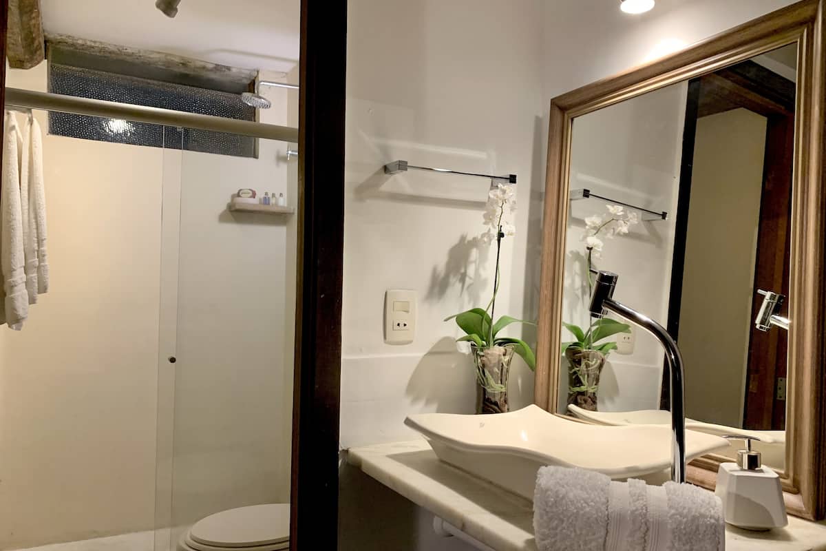 studio zanine | bathroom | shower, towels