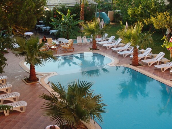 Outdoor pool, open 10:30 AM to 7:30 PM, pool umbrellas, sun loungers - Hotel Olivia (Kusadasi)