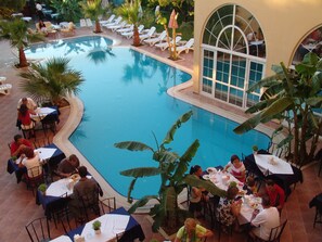 Outdoor dining - Hotel Olivia (Kusadasi)