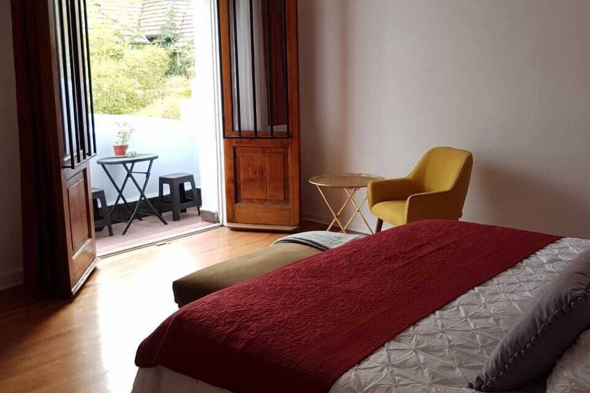 Family Triple Room, 1 Bedroom, Balcony, Courtyard View | Desk, WiFi (free), bed sheets