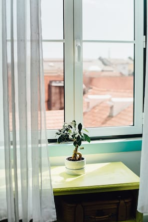 Deluxe Quadruple Room with private toilet | Individually decorated, individually furnished, iron/ironing board - C&O Guest House Lisbon (Lisbon)