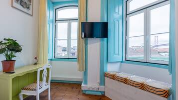 Standard Double Room with shared toilet | Individueel gedecoreerd, individueel gemeubileerd