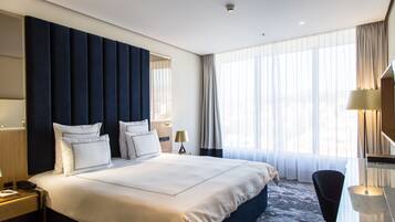 1 quarto, roupas de cama antialérgicas, frigobar, cofres nos quartos