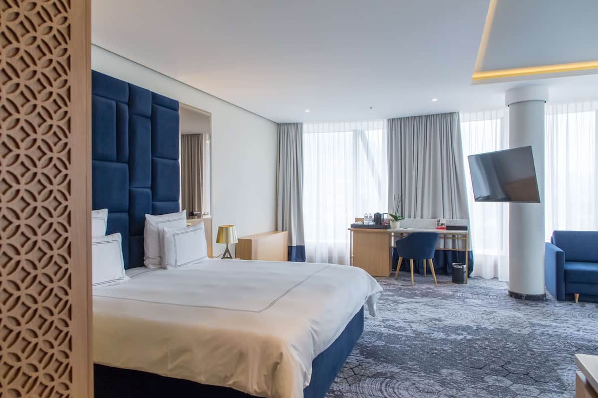 1 bedroom, hypo-allergenic bedding, minibar, in-room safe