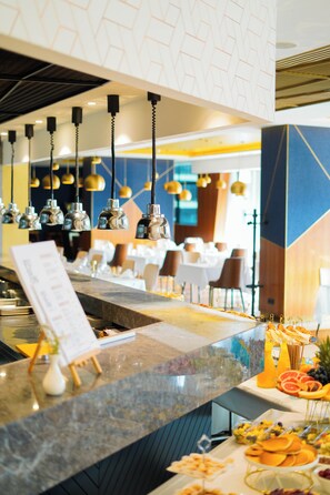 2 restaurants; breakfast, lunch, dinner, and brunch served - Swissotel Sarajevo (Sarajevo)