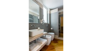 ห้องซูพีเรียดับเบิล | ห้องน้ำ | ฝักบัว, เรนชาวเวอร์, ไดร์เป่าผม, ผ้าเช็ดตัว