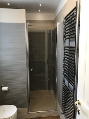 Superior Double Room | Bathroom shower