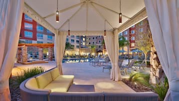 室外泳池;08:00 至 22:00 開放;免費小屋、泳池傘