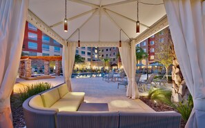 室外泳池;08:00 至 22:00 開放;免費小屋、泳池傘