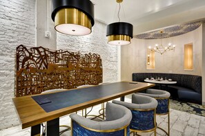 Interior - Hotel Indigo Kansas City - The Crossroads by IHG (Kansas City)