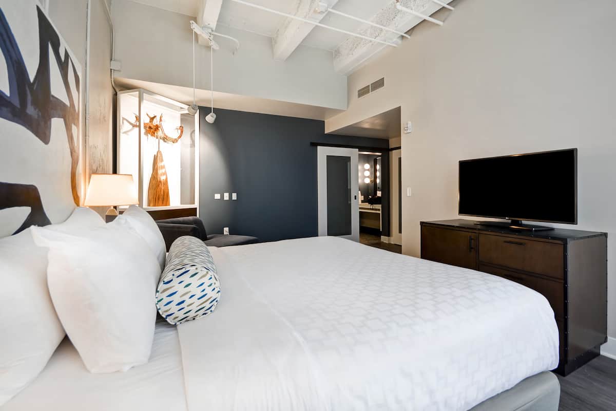 1 Schlafzimmer, Daunenbettdecken, Schreibtisch, Bügeleisen/Bügelbrett