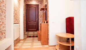 1 bedroom, premium bedding, desk, soundproofing