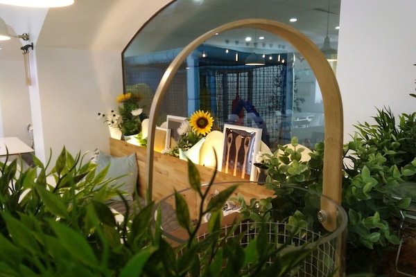Lobby lounge