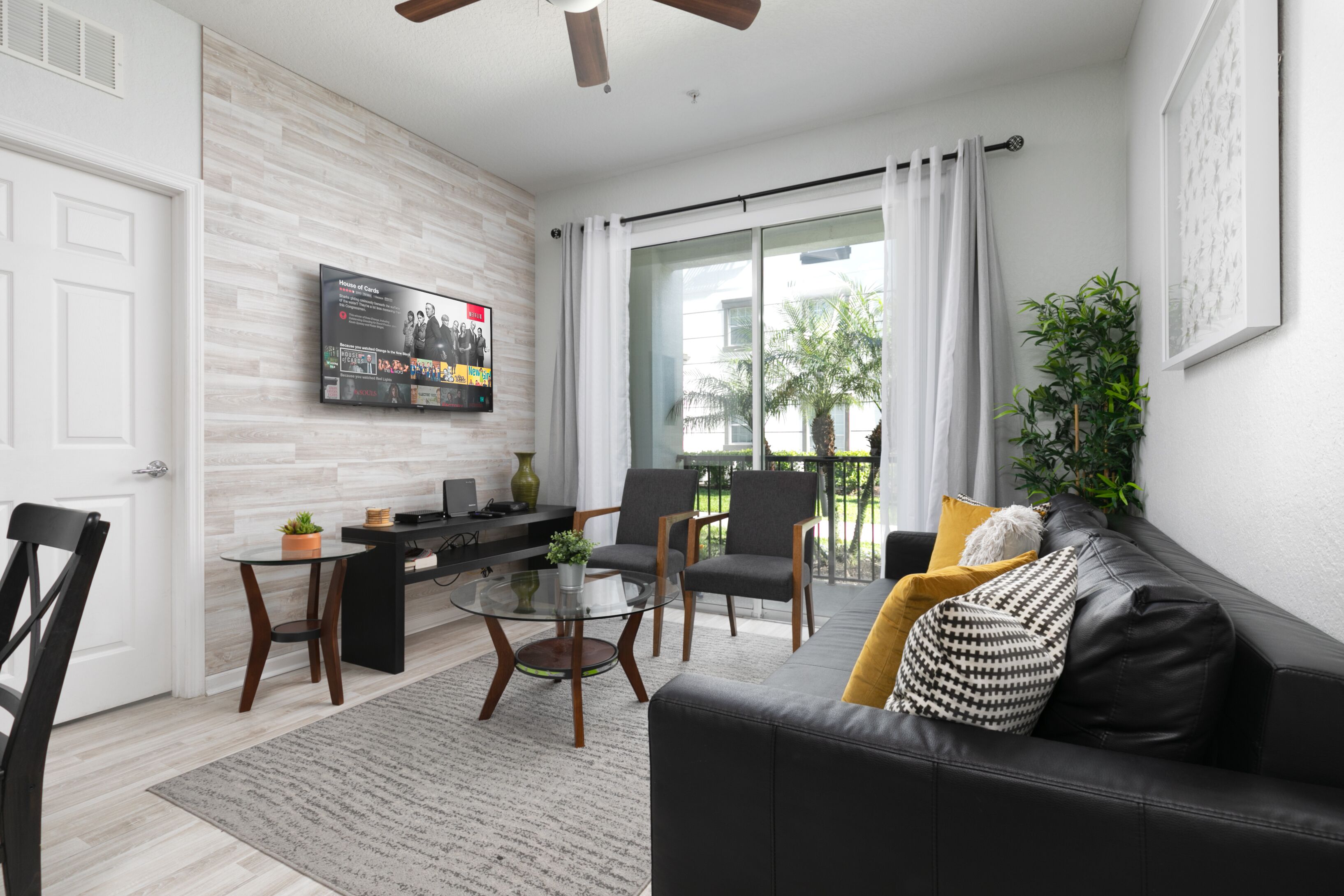 TV connectée, jeux vidéo, baby-foot, table de tennis de table