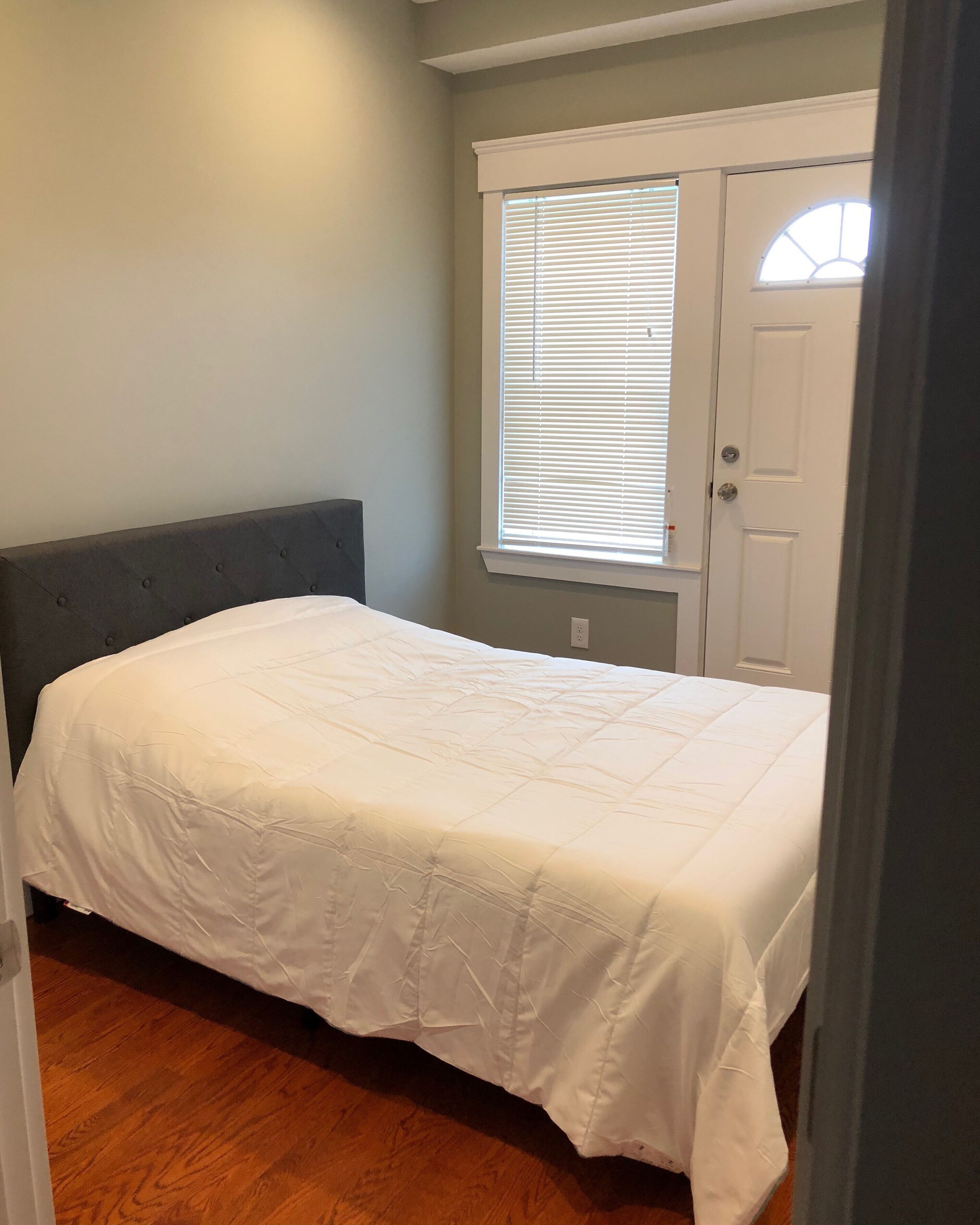 Large Luxury Condo/Townhouse Center of South Boston W/ Free Parking & WiFi