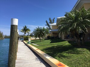 Property grounds - Scarborough Villas #2 · Luxurious Villa - Deepwater Channel - Docks & Pool (Freeport)