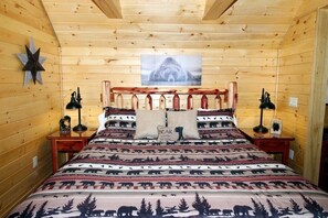 1 bedroom, Internet, bed sheets - Gatlinburg Cabin Free Tickets, Heart Whirlpool, Hot Tub, King Bed, Fast Internet (Gatlinburg)